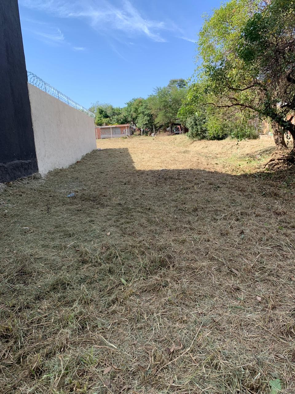Vendo 4 Terreno -Total 1.484 M2 - Sobre Avda.del Yach !! – 3