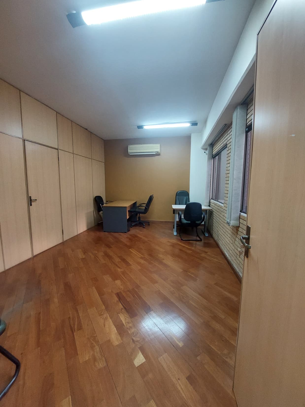 ALQUILO OFICINA AMOBLADA EN VILLAMORRA – 3