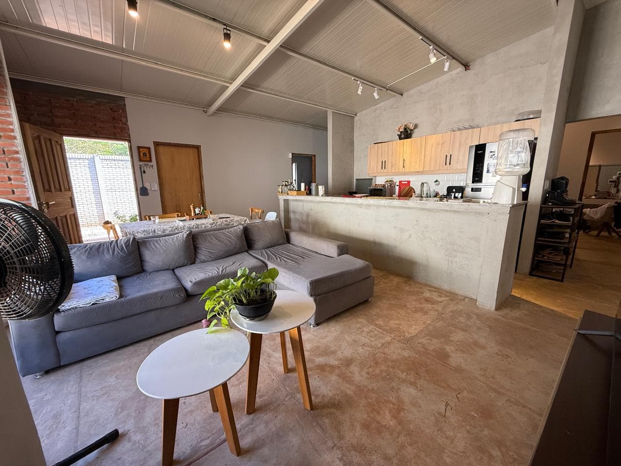 Vendo Hermosa Casa Familiar Construida + Terreno Estandar Zona Luque-sanber.