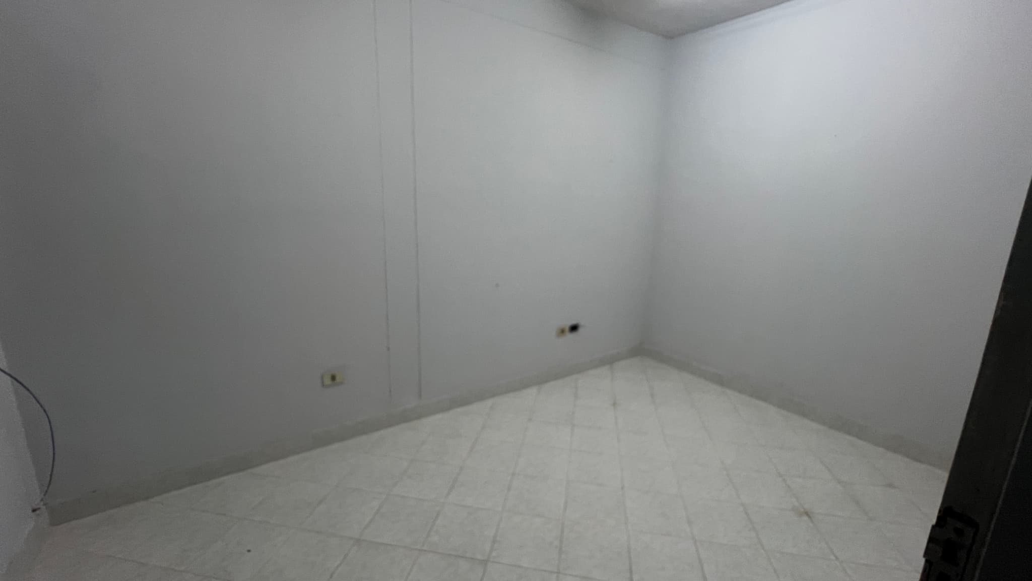 Amplia Casa En Venta En Lambaré – Excelente Ubicación – 2