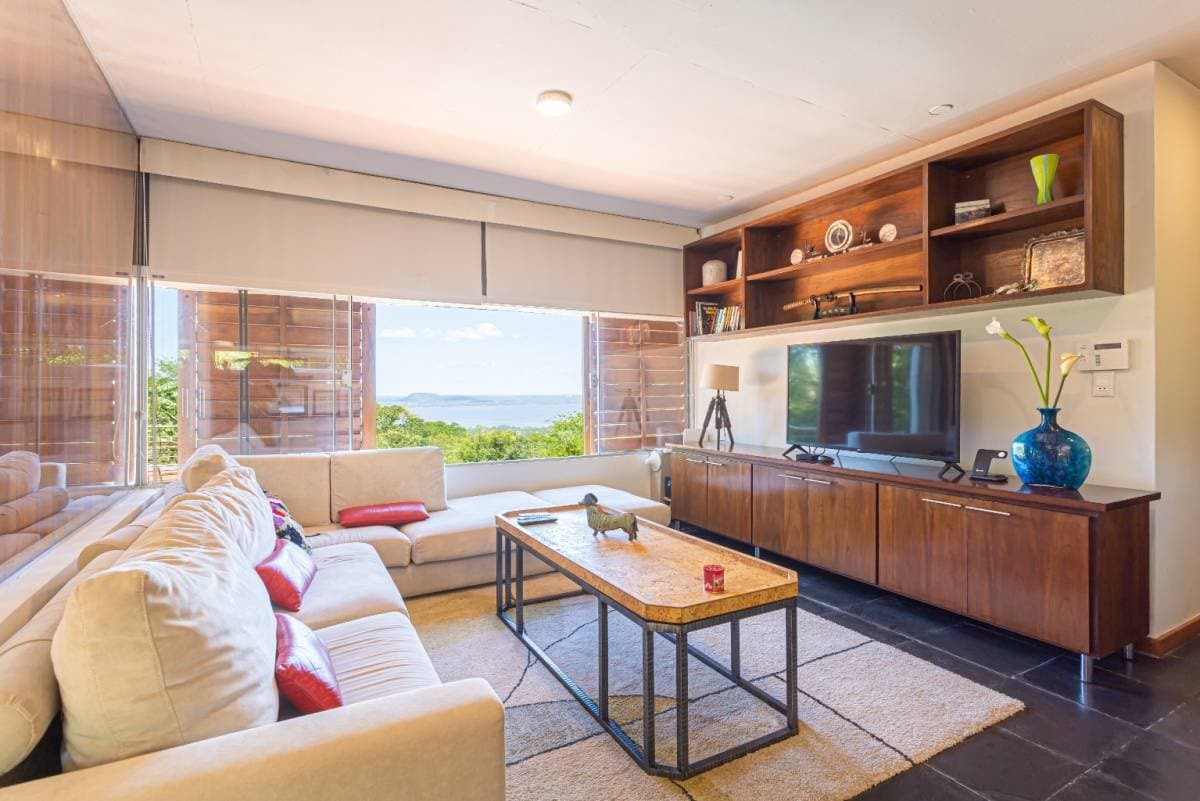 RESIDENCIA EN VENTA CON VISTA AL LAGO YPACARAÍ – 2