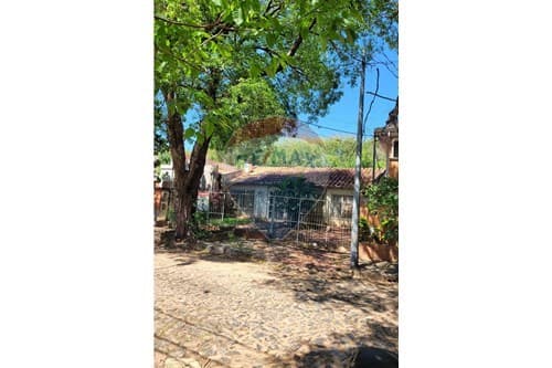 VENDO TERRENO BARRIO MBURICAO – 2