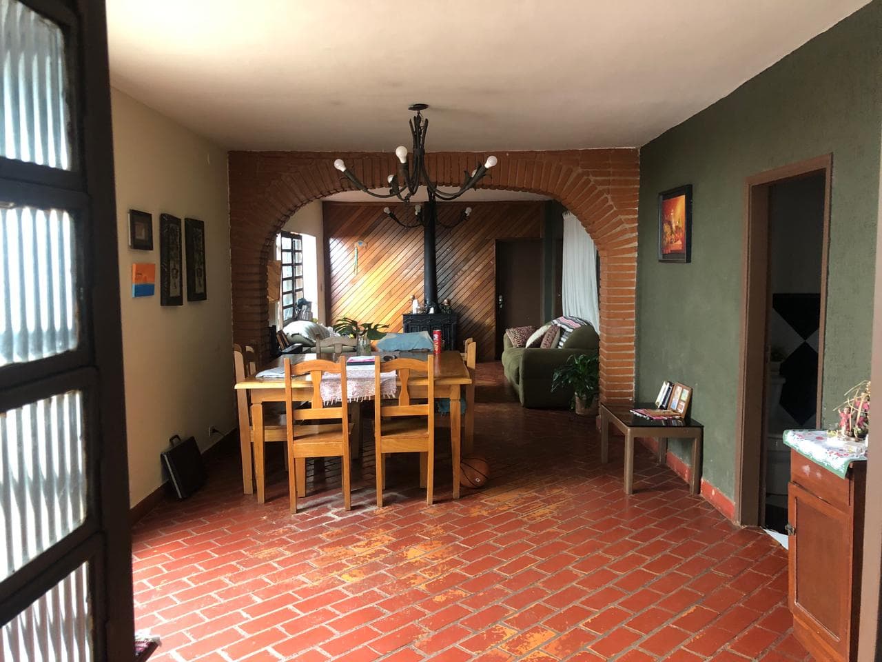 VENDO CASA SOBRE LA AVDA TUYUTI. CNEL. OVIEDO. – 3