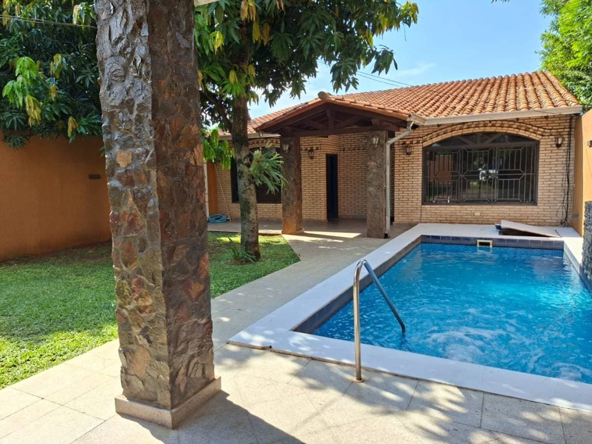 VENDO HERMOSA CASA EN ÑEMBY – 3