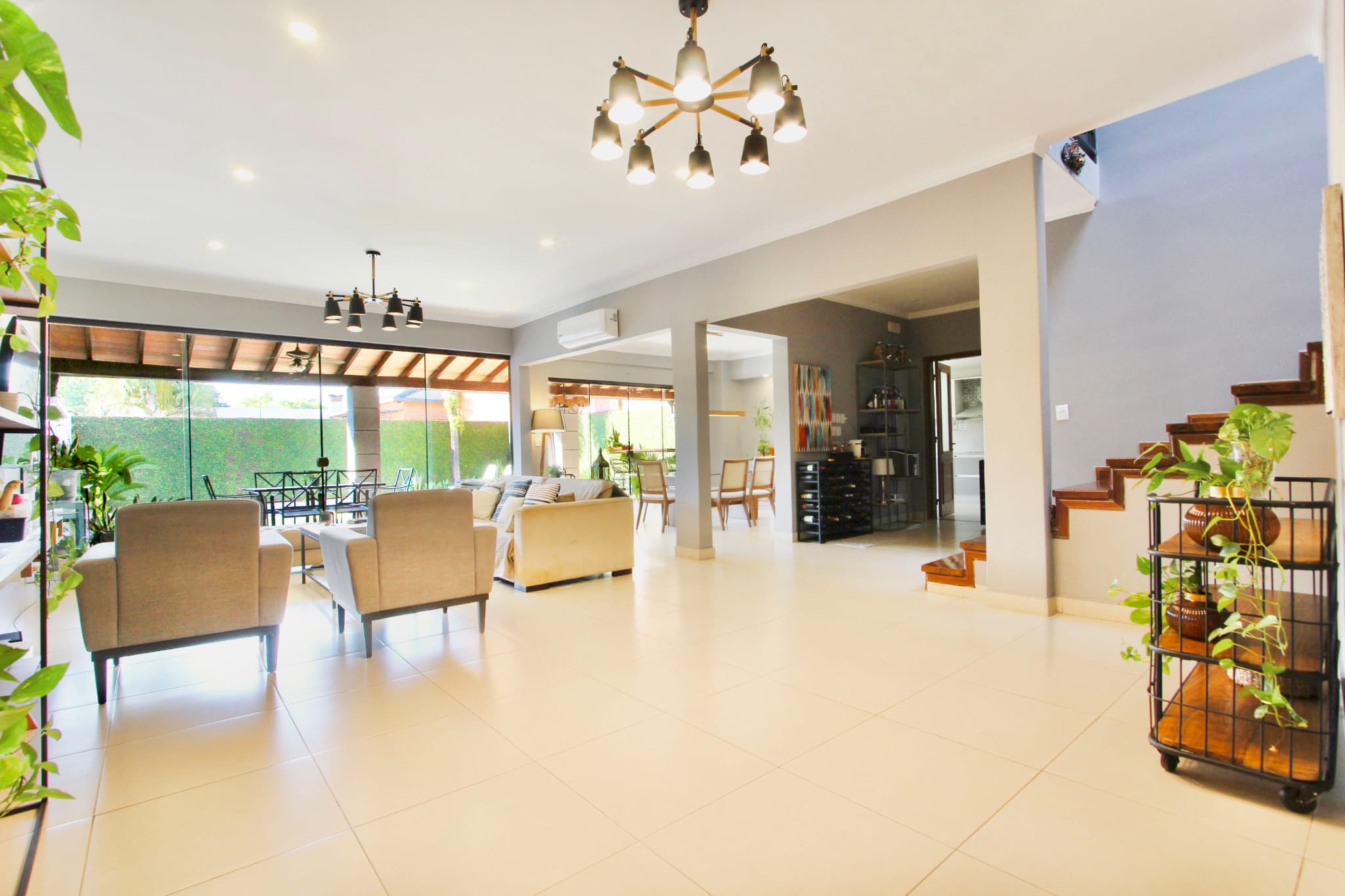 Alquilo amplia residencia con fino amoblamiento – 3
