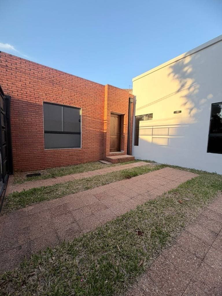 En venta casa en Lambaré
