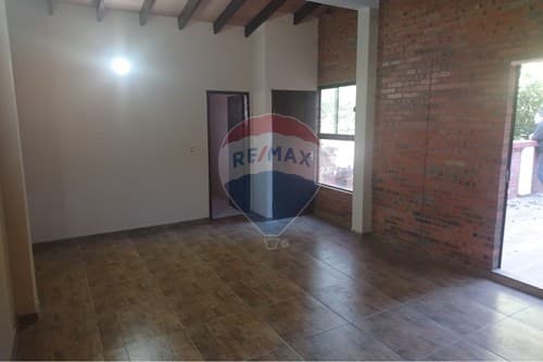 VENDO CASA EN AREGUA – 2