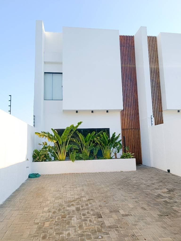 ALQUILO CASA DÚPLEX AMOBLADO Y EQUIPADO DÚPLEX EN LUQUE B° LOMA MERLO