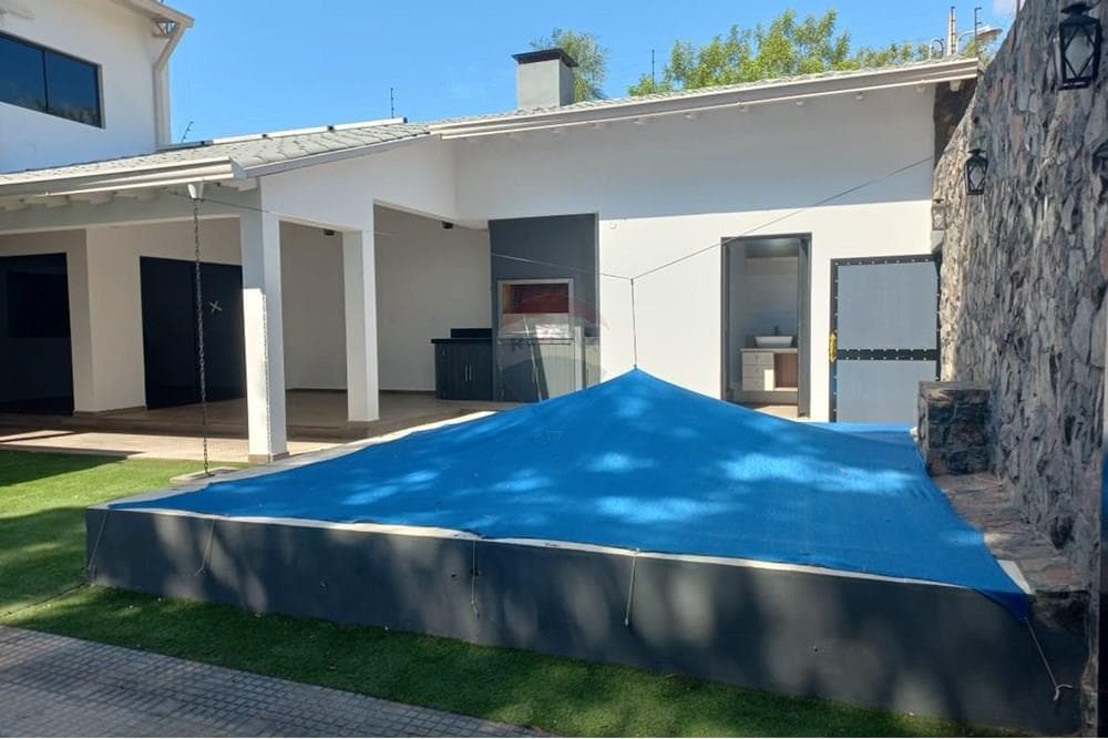ALQUILO CASA A ESTRENAR CON PISCINA EN LUQUE – 3
