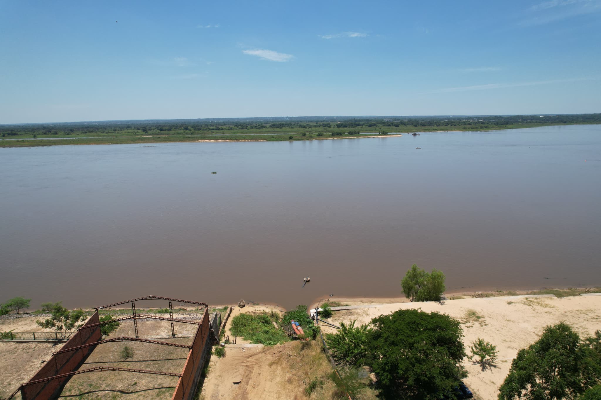 ¡Oportunidad Única! Terreno en Esquina y sobre el Río Paraguay (Zona Remansito) – 2