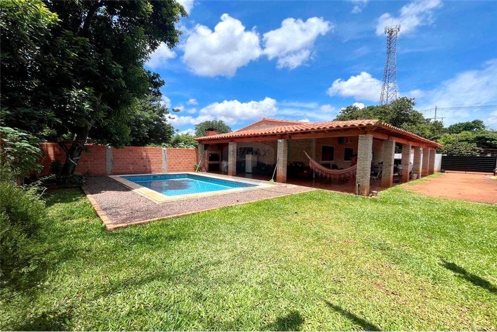 VENDO CASA CON PISCINA EN LUQUE – 2