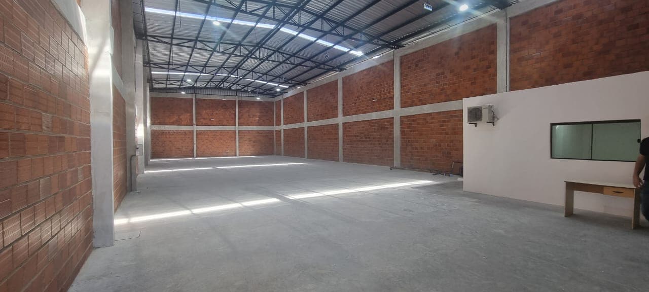 Galpón Disponible En Fernando De La Mora – Zona Estratégica 465m2 – 3