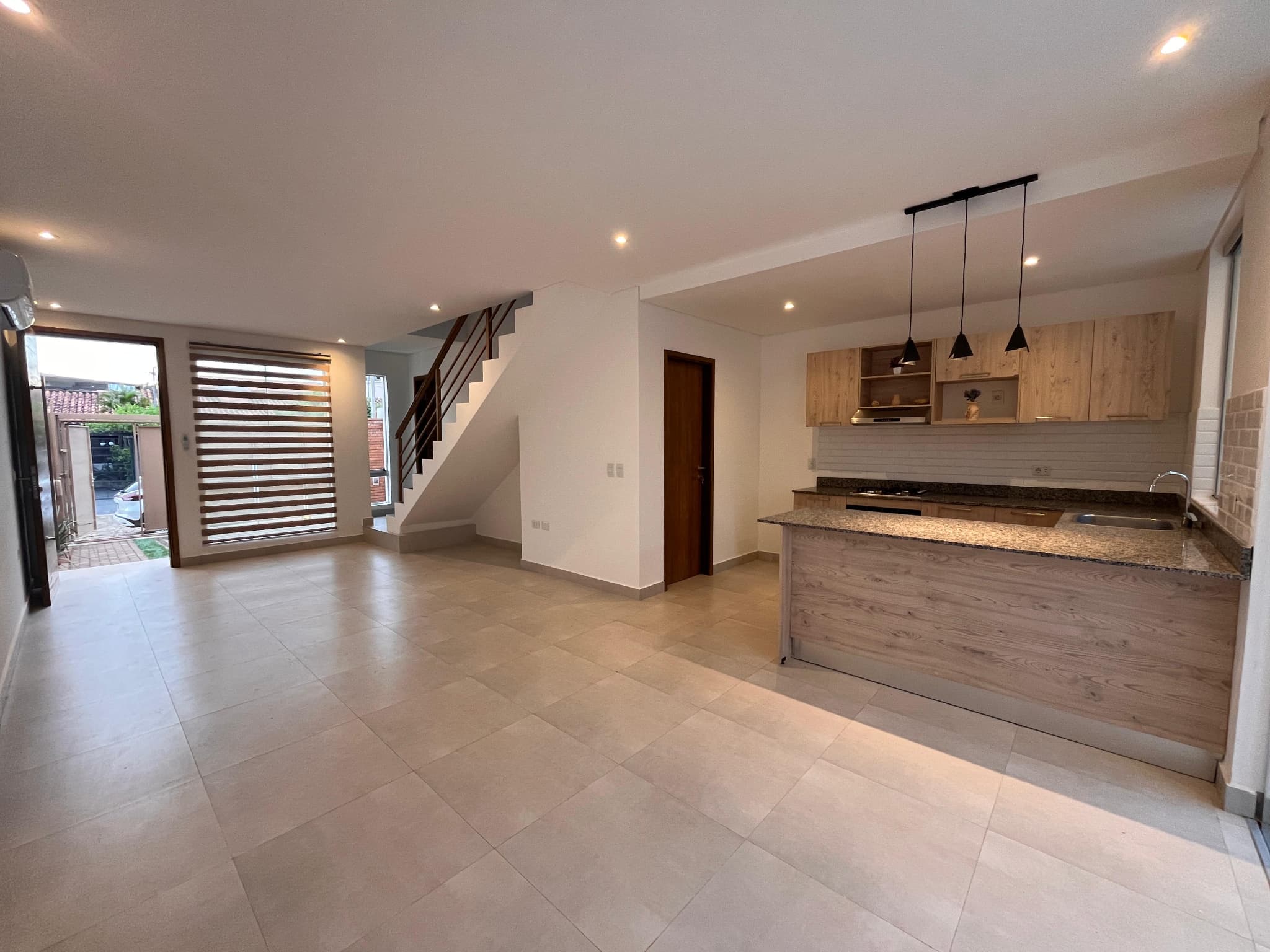 ALQUILER DUPLEX LAMBARE ZONA HIPERPUEBLO – 2