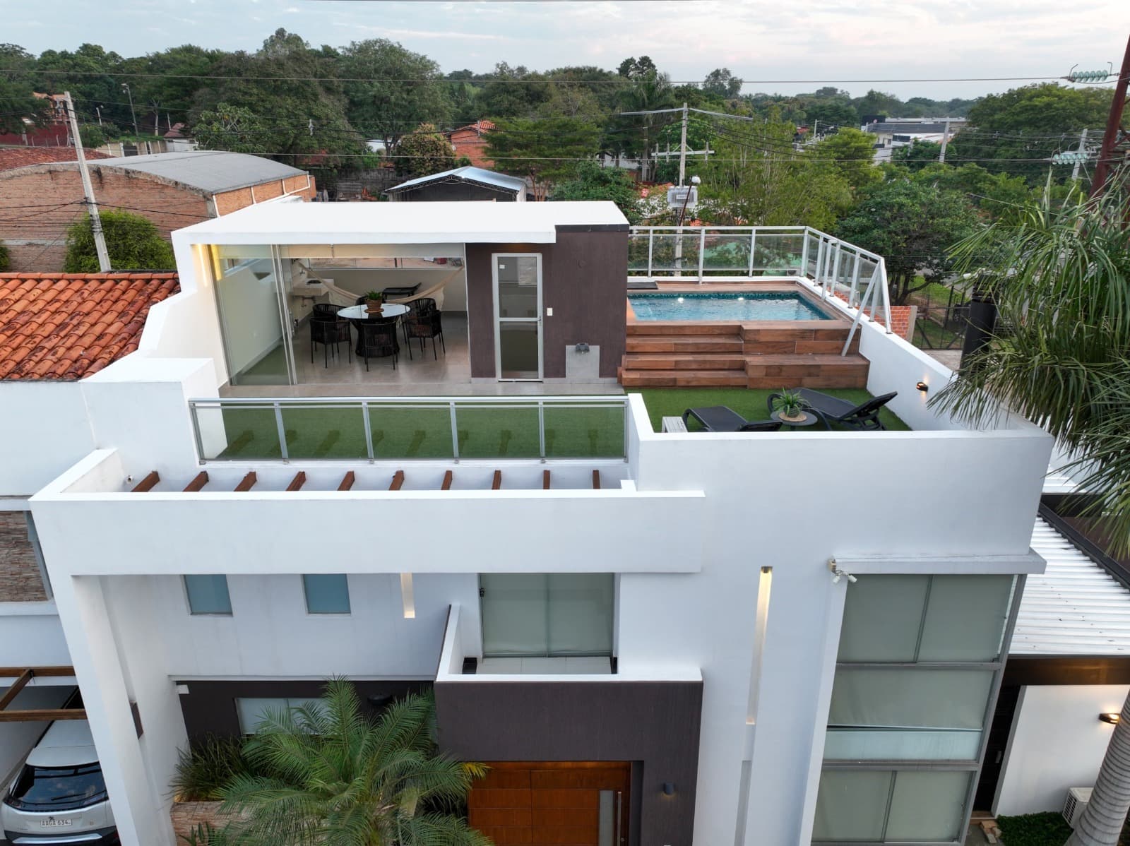 ALUGUEL | MOBILIADA EXCLUSIVA CASA COM PISCINA EM CONDOMÍNIO – ITÁ ENRAMADA