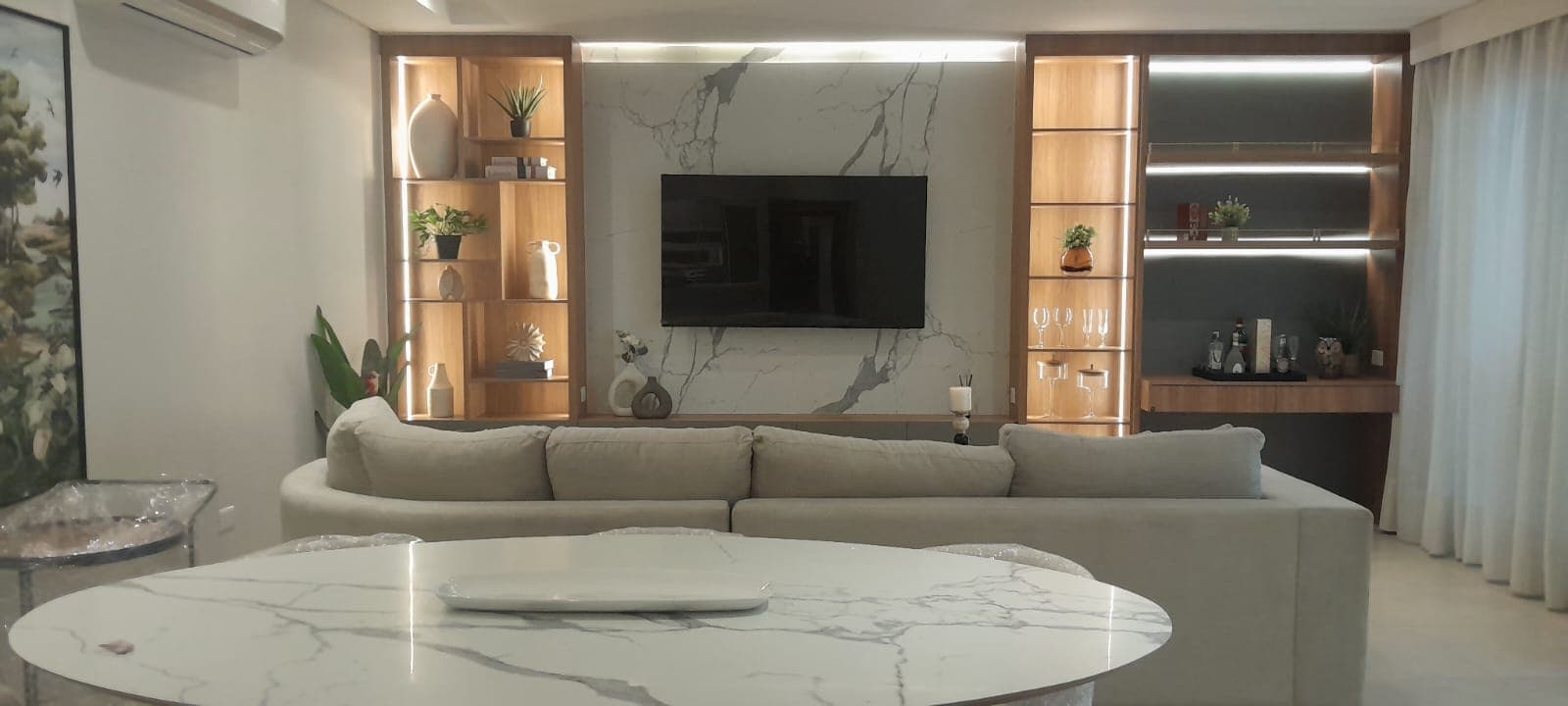 ALQUILO APTO. AMOBLADO EN LAS MERCEDES - 1.800 USD