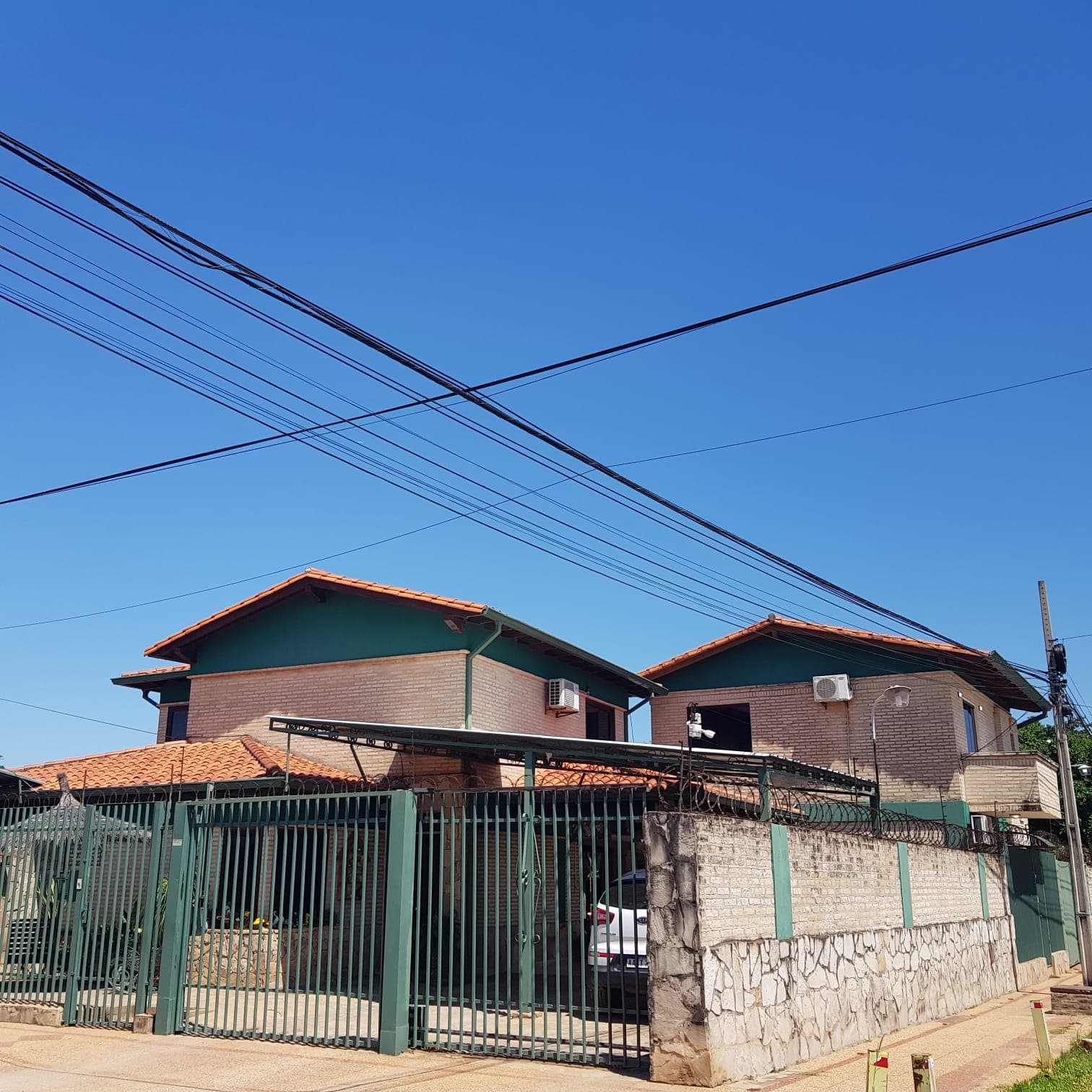 Imponente Casa En Mariano Roque Alonzo - Barrio Central 2