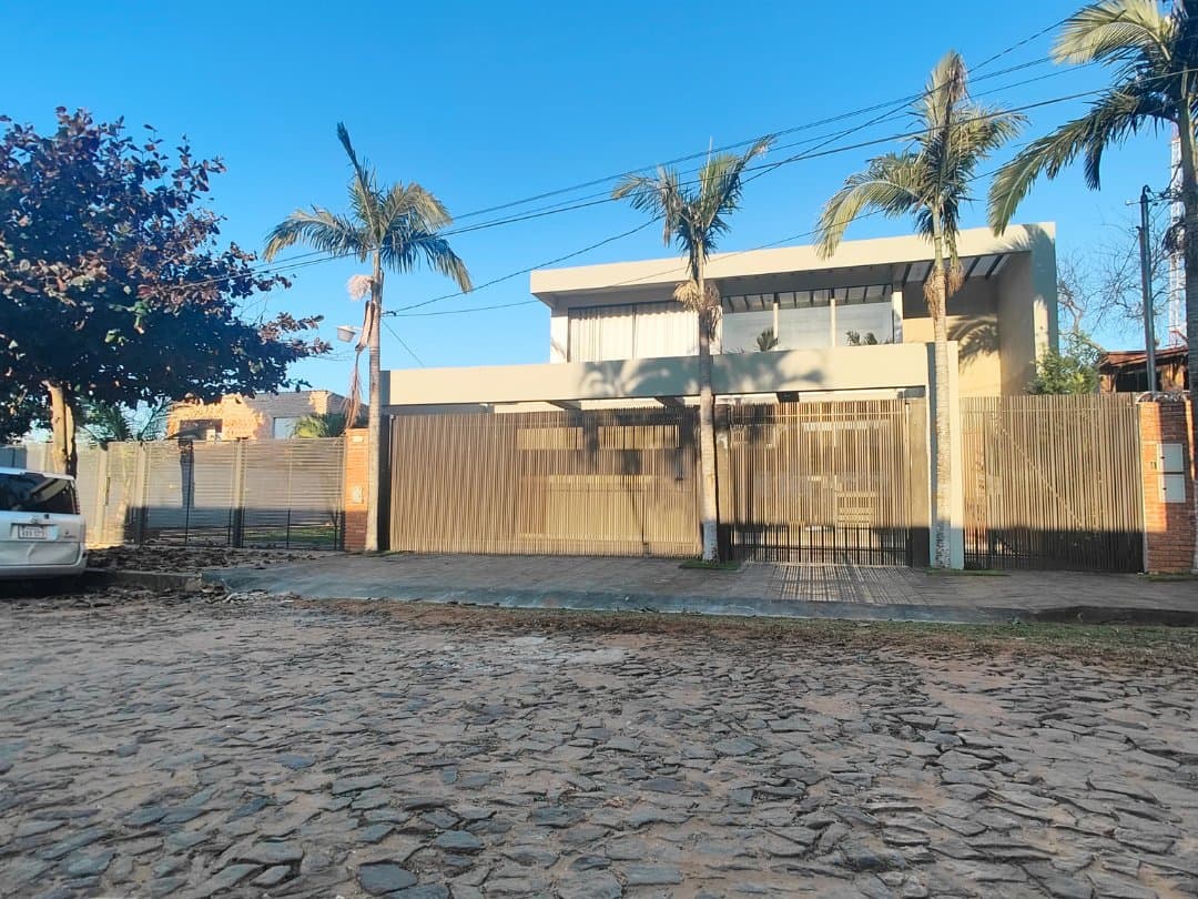 ALQUILER CASA 3 DORMITORIOS EN BARRIO SANTO REY