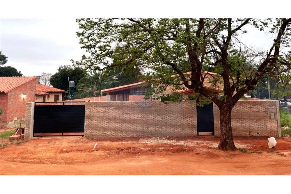 VENDO CASA CON PISCINA EN LUQUE – 3