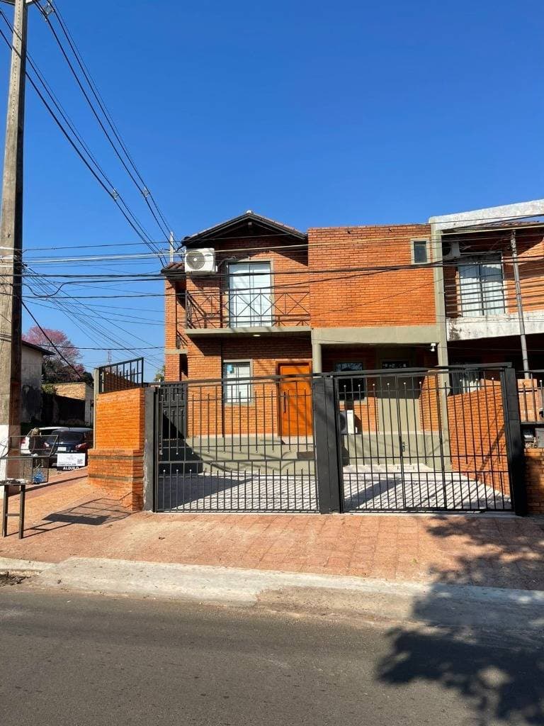 ALQUILO DUPLEX SOBRE BRUNO GUGGIARI, LAMBARÉ
