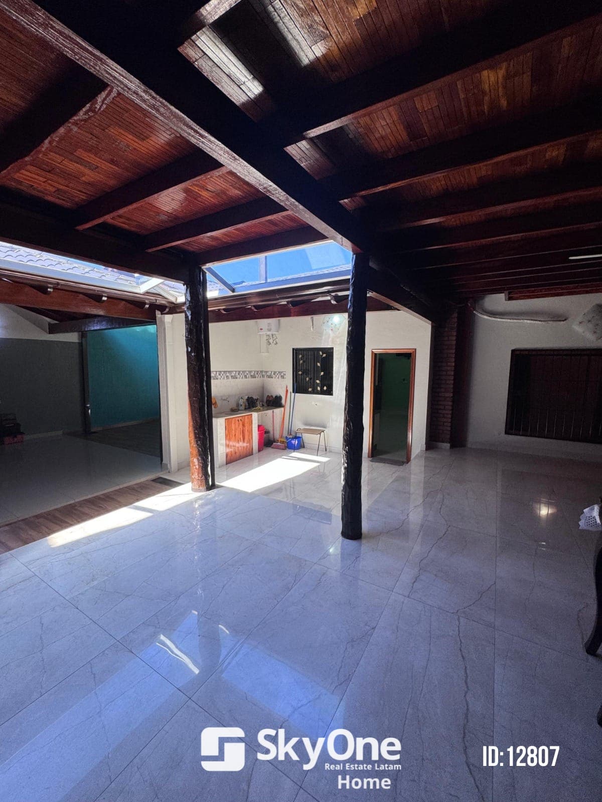 VENDO CASA DE LUJO EN ÑEMBY!