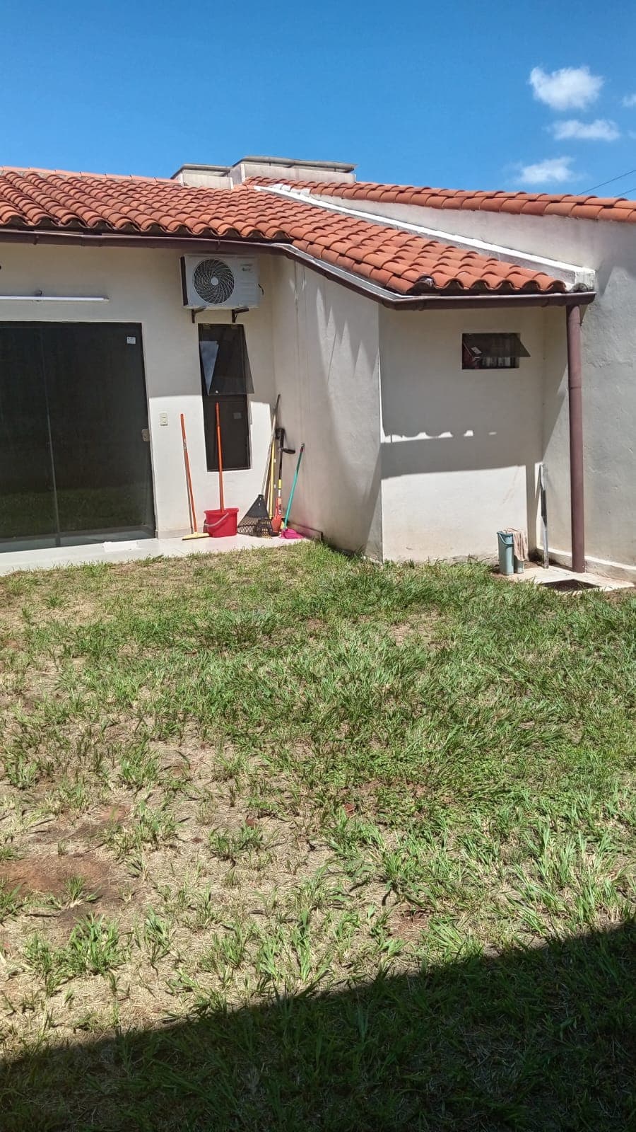 CASA CON PATIO TIPO CHALET EN ALQUILER – FERNANDO DE LA MORA ZONA SUR. – 2
