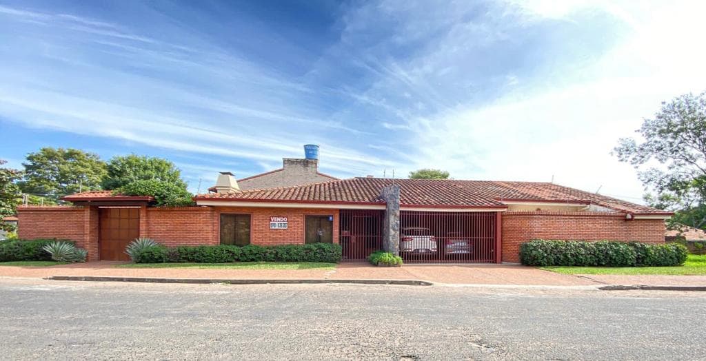 Casa Moderna En Venta. Zona Marito Roga