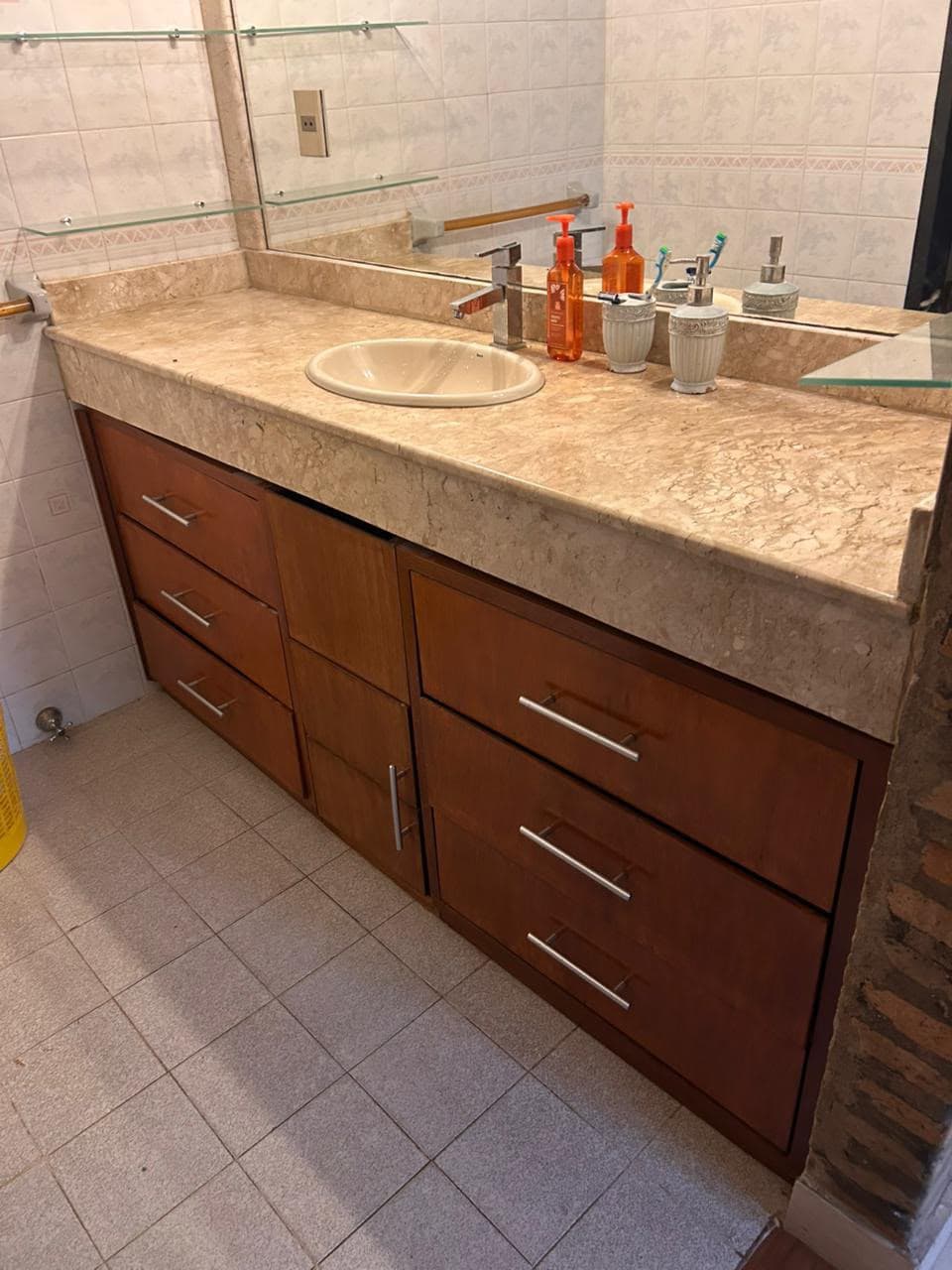 Alquilo Casa semi amoblada en Lambare zona residencial , Barrio Felicidad – 3