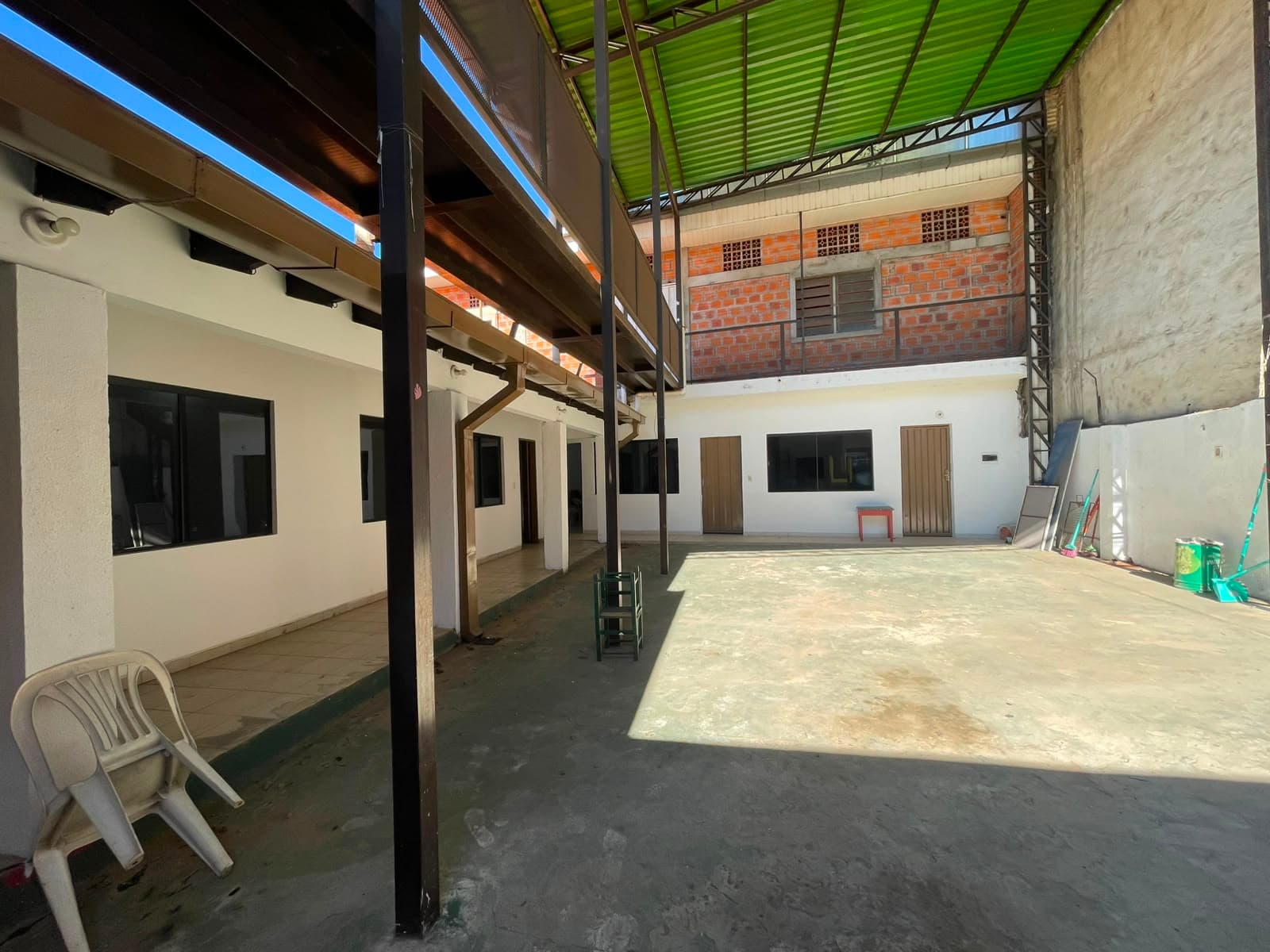 Se alquila Salones Comerciales en Alquiler – Excelente Ubicación! – 3