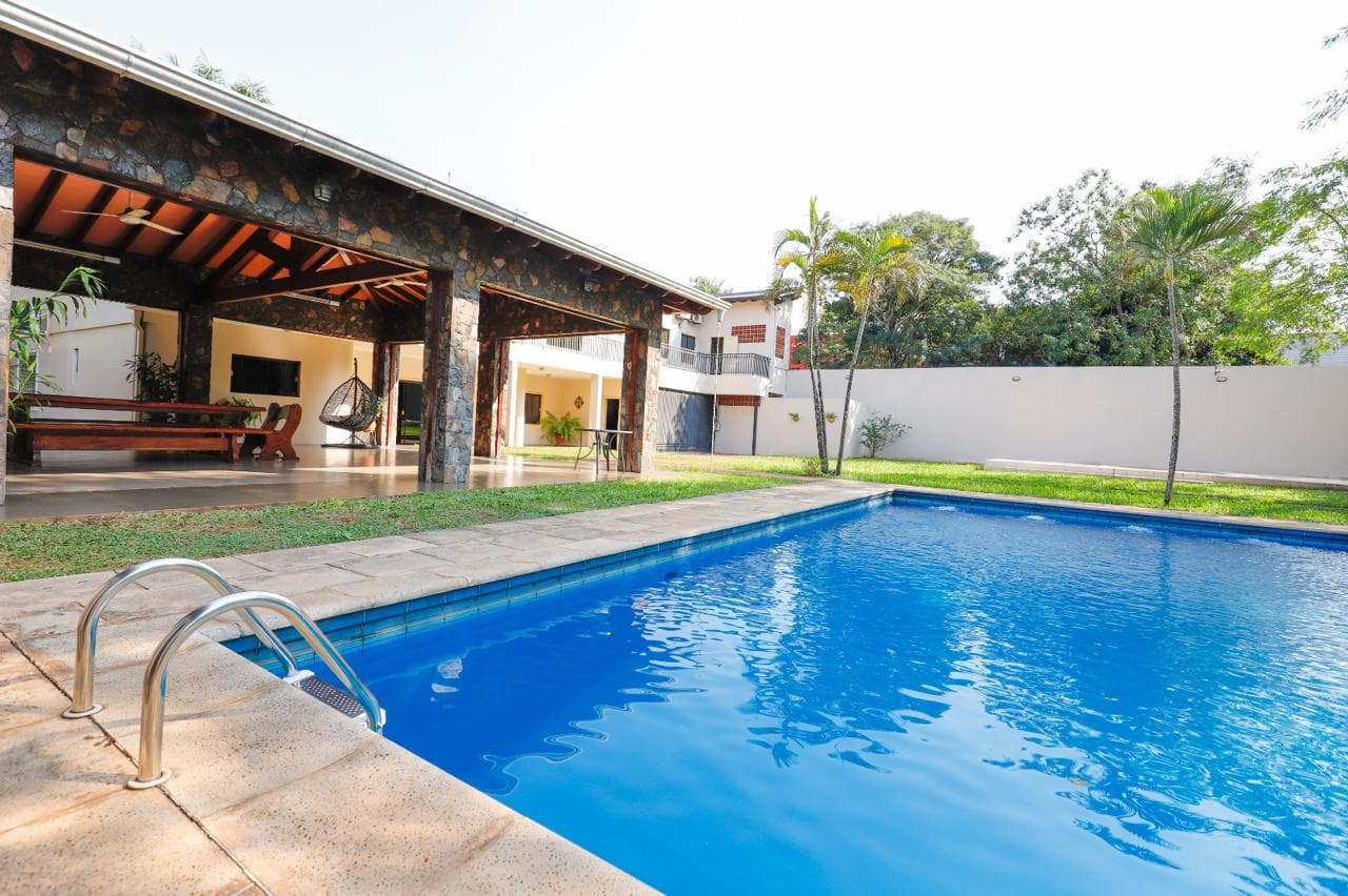ALQUILO AMPLIA RESIDENCIA EN SAN LORENZO Z/ SHOPPING PINEDO