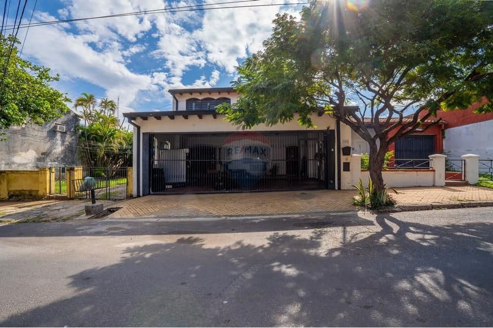 CASA EN SAJONIA