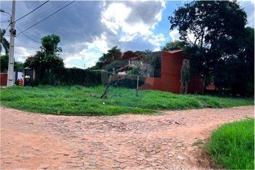 VENDO TERRENO EN LUQUE, EN ESQUINA!!!!!!
