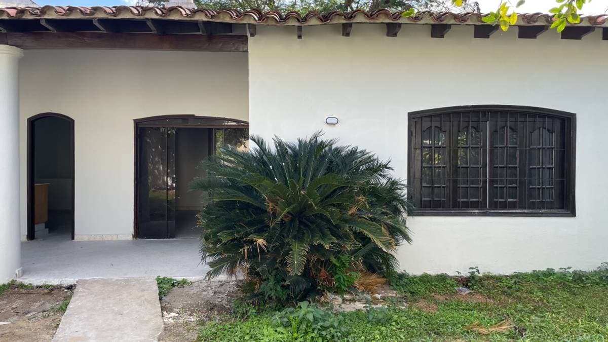 ALQUILO CASA CON ESTILO CLASICO RENOVADO, ZONA AVDA PERON – 3