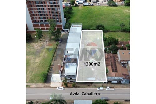 Vendo Terreno Comercial de 1300 M2 en Encarnación a metros de la Playa