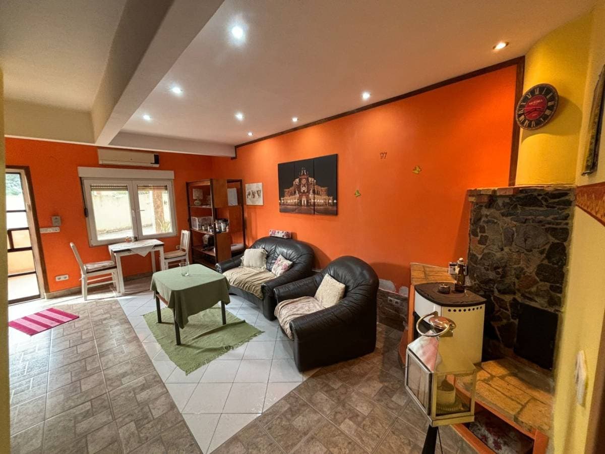 Vendo Duplex en excelente ubicación, sobre la calle Salvador del mundo – 3
