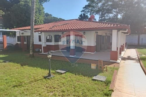 CASA EN VENTA, AREGUA