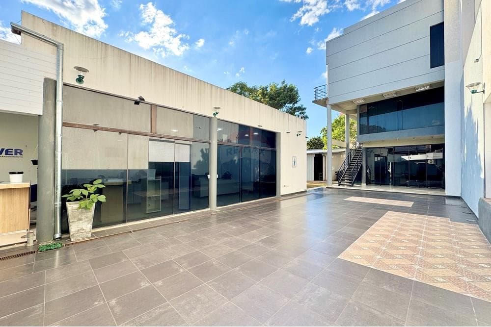 Terreno con locales comerciales en ubicación estratégica en YCUA SATI – 3