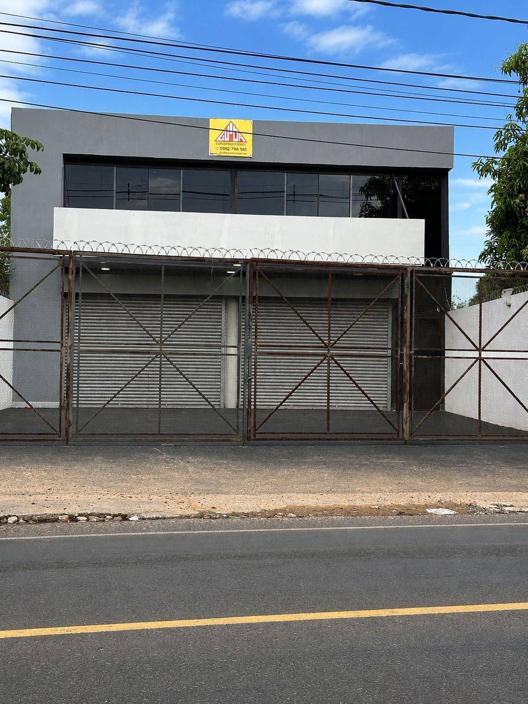 ALQUILO TINGLADO / SHOWROOM A ESTRENAR – SOBRE RUTA LUQUE – SAN LORENZO