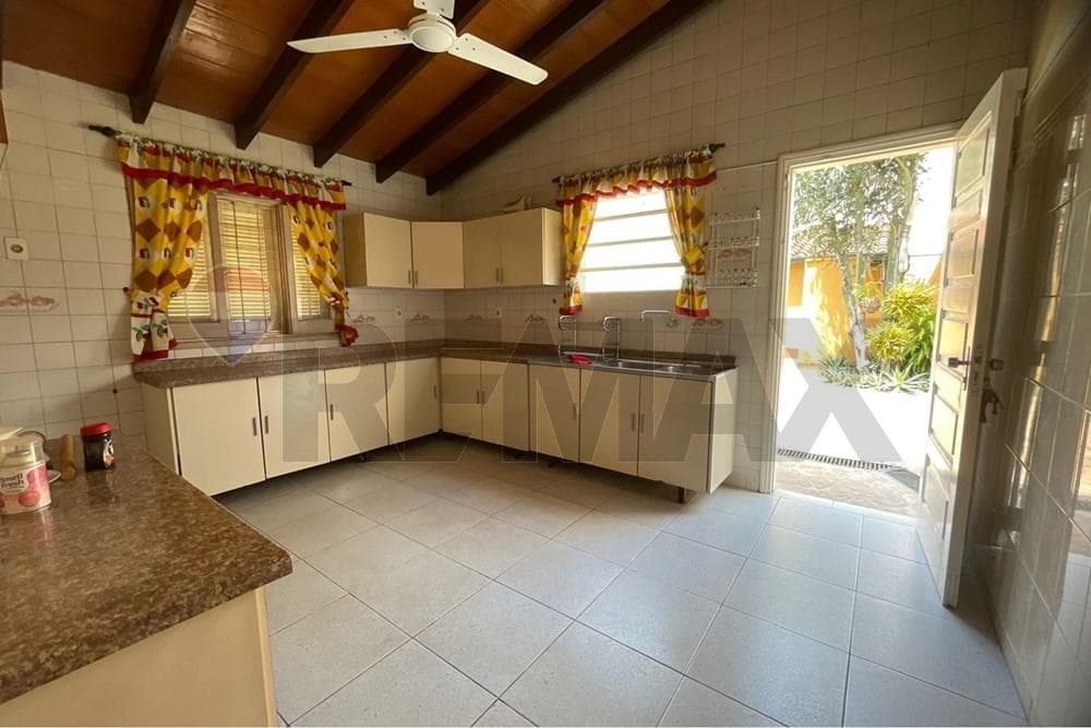 ALQUILO AMPLIA CASA EN BARRIO NAZARETH – 2