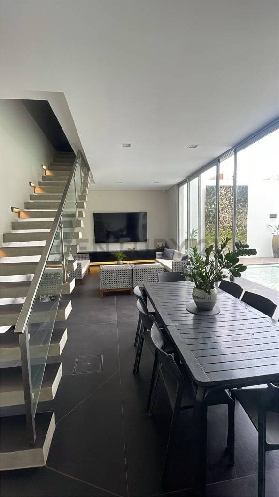 EN ALQUILER - EXCLUSIVA CASA MODERNA TOTALMENTE AMOBLADA – 3