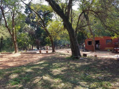 Se ofrece un amplio terreno de 2.500 m² en Lambare – 2