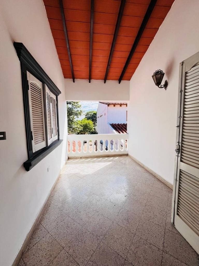 ALQUILO CASA EN FERNANDO DE LA MORA ZONA NORTE – 3