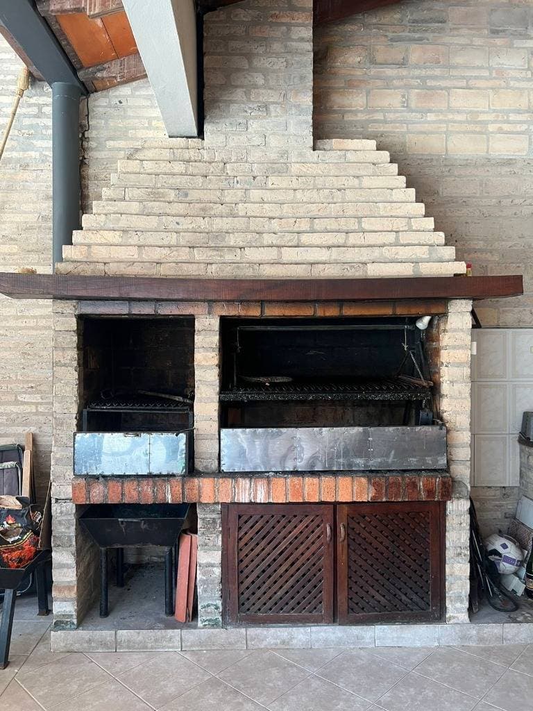 EN VENTA CASA CON PATIO Y PISCINA EN FERNANDO DE LA MORA – 2