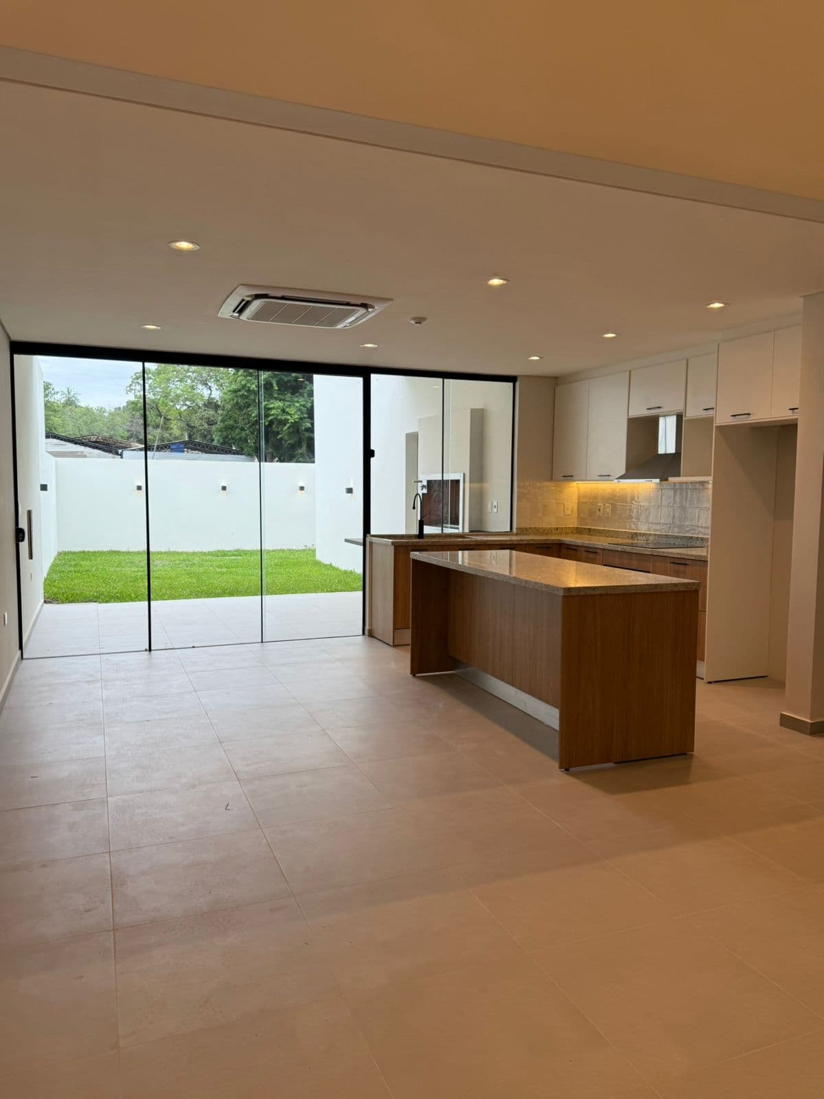 En Venta Hermosos Duplex En El Condominio Villa Del Bosque - Luque Zona Rakiura – 2
