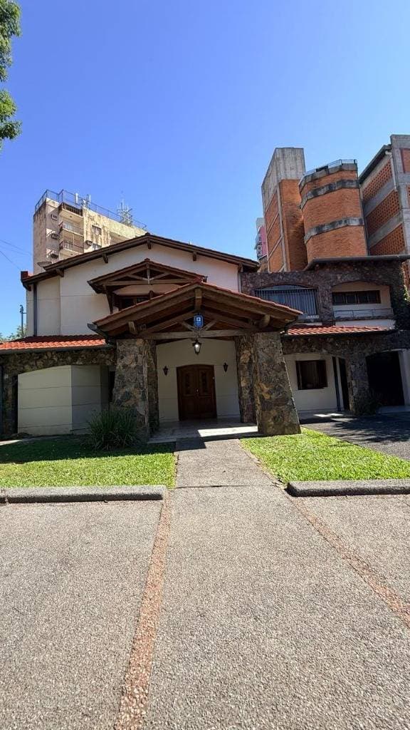 Exclusiva Residencia con Potencial Residencial