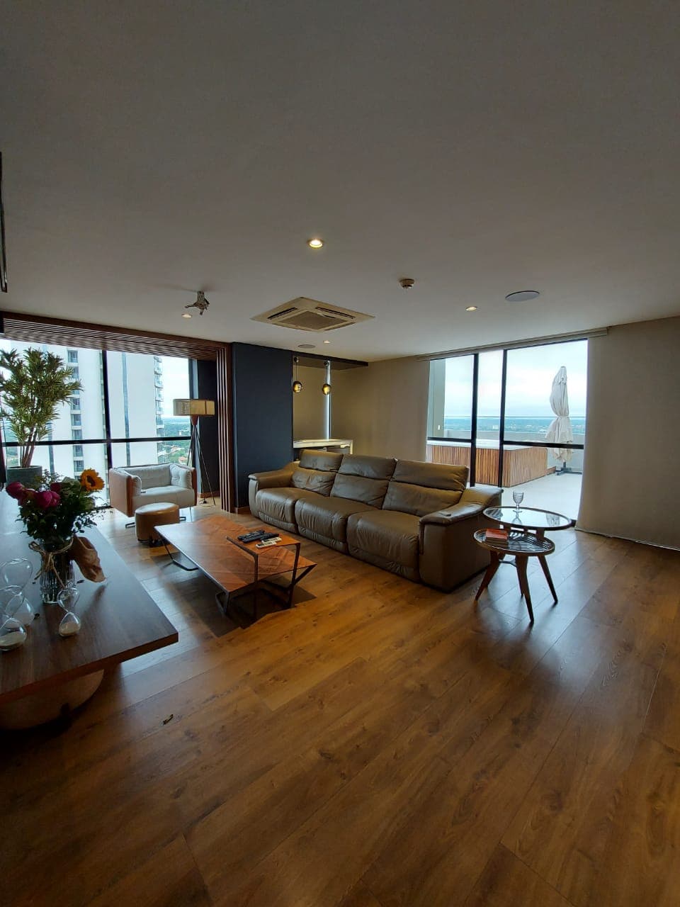 Alquilo penthouse Amoblado. en Mburucuya