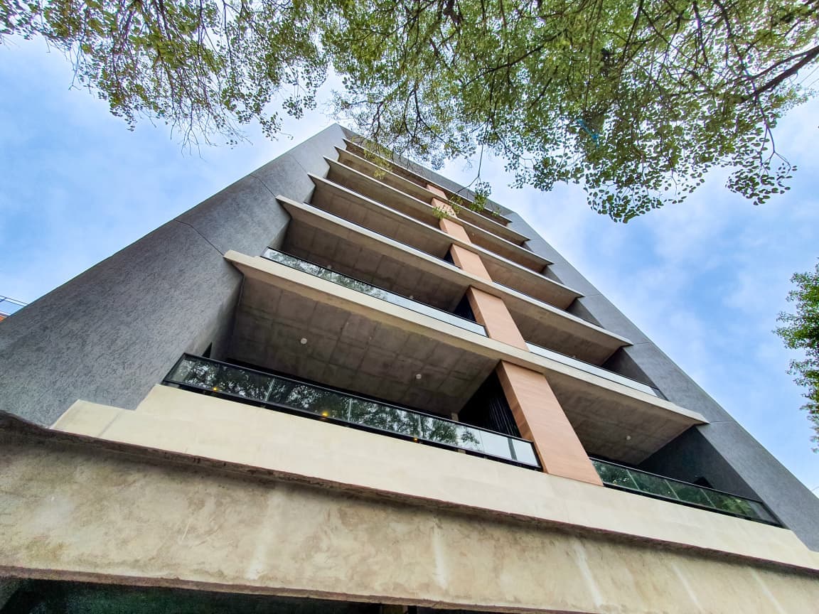 En Venta - Departamenteo De 2 Dormitorios C/ Cochera En Barrio Jara