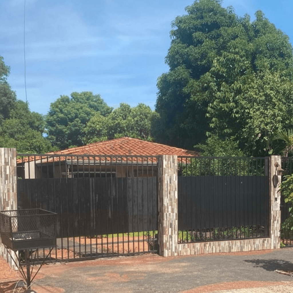 Exclusivo Chalet en Venta: Lujo y Confort en Fernando de la Mora, Zona Sur. Ubicación Privilegiada entre Soldado Ovelar y Defensores del Chaco. Amplio Terreno de 480 m². ¡Oportunidad Única por 125.000 USD! – 2