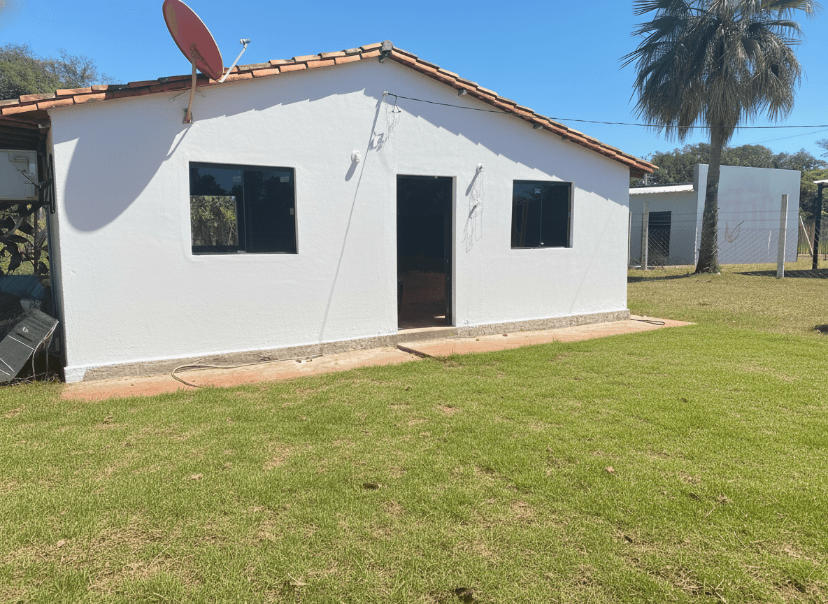 Casa espaciosa en terreno de 360 m2, a pasos de la Avda Costa Azul de Limpio, lista para mudarse. Disfrute de sala-comedor, cocina, dos dormitorios, baño completo y lavadero techado. ¡Precio inmejorable de 34,000 USD! – 3