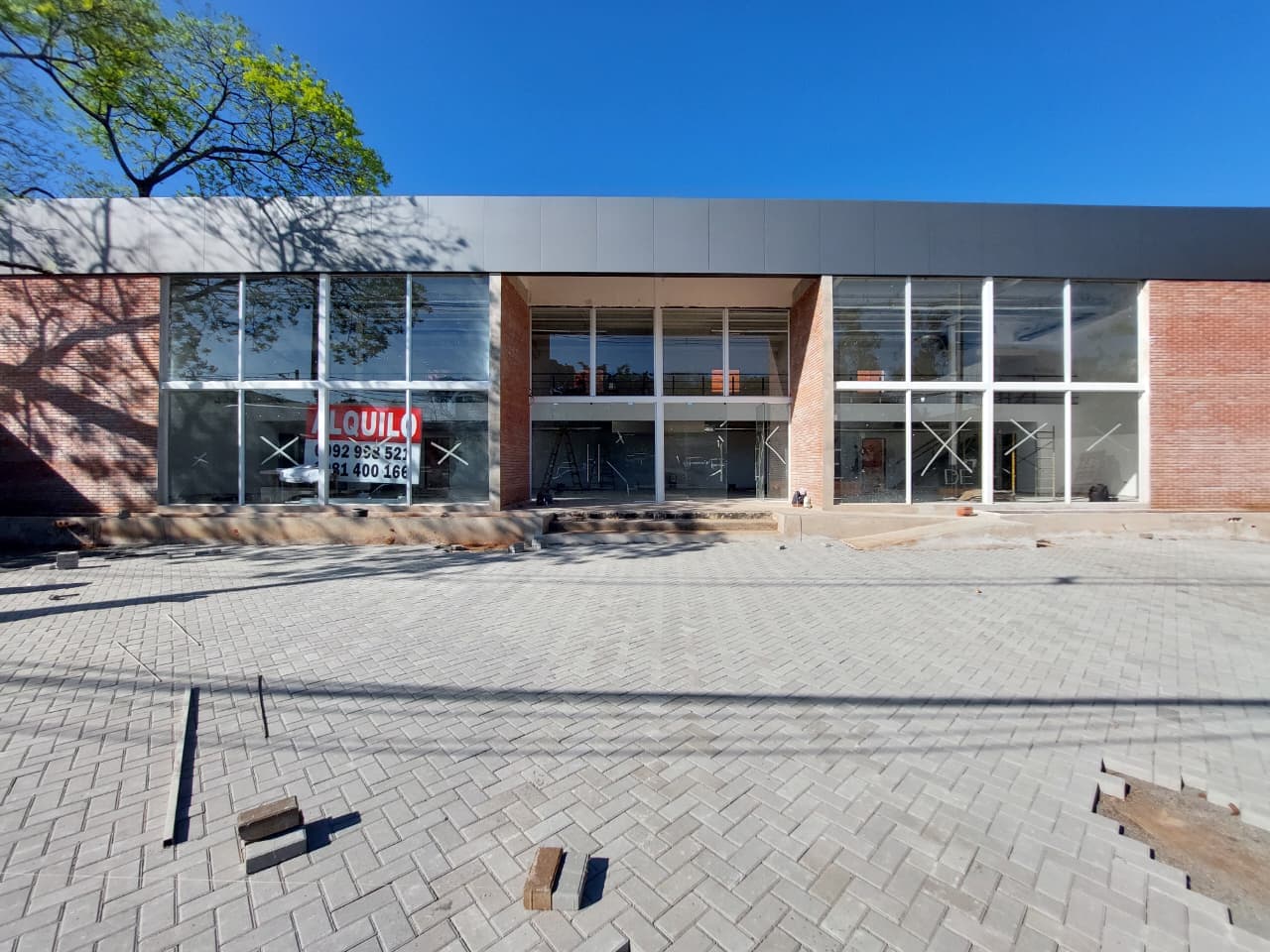 Alquilo Showroom, Oficinas y Depósito en la Prestigiosa Avda. Eusebio Ayala C-1170 – 2