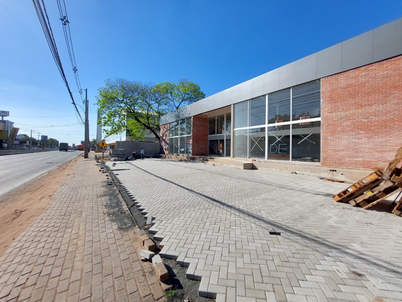 Alquilo Showroom, Oficinas y Depósito en la Prestigiosa Avda. Eusebio Ayala C-1170 – 3